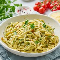 Συνταγή για μακαρόνια με πέστο καρυδιού και μαϊντανού 