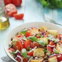 Σαλάτα panzanella (παντζανέλα)