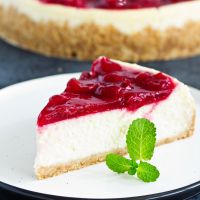 Cheesecake με ζελέ κεράσι