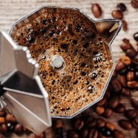 Moka Pot: Η καφετιέρα που έχει γίνει viral στα social media 