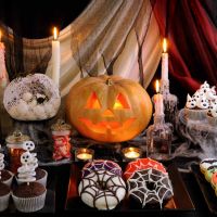 Η τέχνη του Halloween μπουφέ: Δημιουργικά treats και θεματικά κοκτέιλ εμπνευσμένα από το TikTok