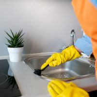 Πώς θα αφαιρέσεις τη βρωμιά στις άκρες του νεροχύτη