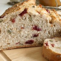 Ψωμί με cranberries, κολοκυθόσπορους και ηλιόσπορους