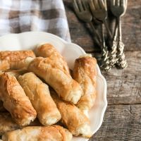 Ρολάκια με φέτα, κασέρι, και κεφαλοτύρι 