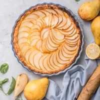 Τάρτα με αχλάδια κι αμύγδαλα