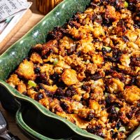 Αμερικάνικη γέμιση γαλοπούλας με ψωμί και λουκάνικο