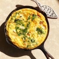 Φριτάτα με κρεμμύδια και τυριά