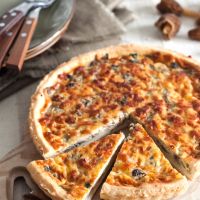 Τάρτα με μανιτάρια, τυριά και χειροποίητη ζύμη