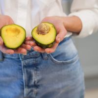 Αβοκάντο και υγεία: Πώς βοηθά τη χοληστερίνη και τα μάτια