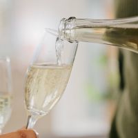 Τι είναι τα sparkling teas που έχουν αρχίσει να γίνονται μόδα