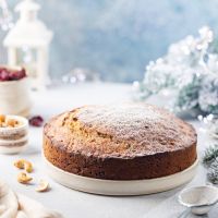 Vegan βασιλόπιτα με κάσιους και ζάχαρη άχνη