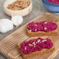 Πέστο παντζαριού με καρύδι