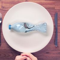 Φθαλικές ενώσεις στο πλαστικό: Tι είναι και ποιοι οι κίνδυνοι για την υγεία