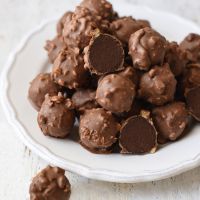 Τρουφάκια από ρεβίθια και χουρμάδες