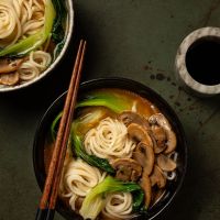 Σούπα με noodles και μανιτάρια