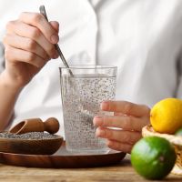 Νερό με σπόρους τσία: Τι είναι και γιατί έχει γίνει διατροφικό trend