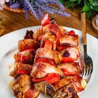 Σουβλάκια κοτομπέικον