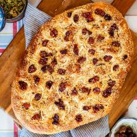 Λαγάνα με κρεμμύδι και λιαστή ντομάτα βήμα-βήμα