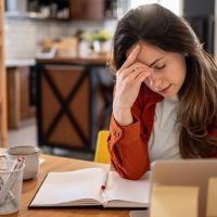 Τι πρέπει να τρώμε για να μη νιώθουμε χρόνια κόπωση, με βάση έναν ειδικό