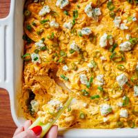Ντιπ με κοτόπουλο και τυρί cottage (buffalo chicken dip) 