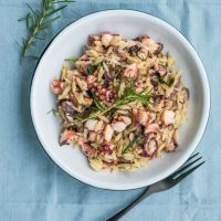 Κριθαρότο με χταπόδι και δενδρολίβανο