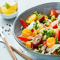 Γιατί οι σαλάτες των εστιατορίων έχουν καλύτερη γεύση και πώς να τις κάνεις εξίσου νόστιμες