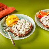 Ανοιχτό σάντουιτς με κοτοσαλάτα 