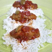 Σουτζουκάκια σμυρναίικα με Μαυροδάφνη