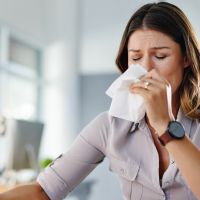 Υποφέρεις από την αλλεργία της άνοιξης; Αυτές οι τροφές θα σε βοηθήσουν