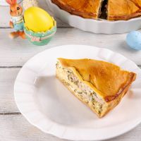 Πασχαλινή κρεατόπιτα με αρνί και τυριά