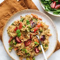 Ζεστή σαλάτα με κουσκούς και λαχανικά