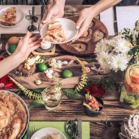 Πάσχα για vegans και vegetarians: Tips και συνταγές που θα ζήλευαν και οι κρεατοφάγοι