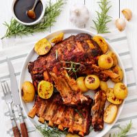 Χοιρινά παϊδάκια (spare ribs) με μαρινάδα BBQ