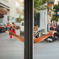 Bobo winebar: Για χαλαρό κρασί και φαγητό κοντά στο κέντρο της Αθήνας