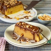 Σιμιγδαλένιος χαλβάς με φουντούκια και σοκολάτα