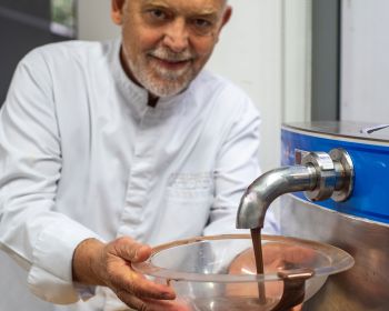 To Sunday Brunch του Athénée επιστρέφει με guest pastry chef τον Στέλιο Παρλιάρο