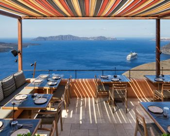 Το Rizes Gastro Taverna επιστρέφει στη Σαντορίνη