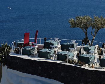 Αστέρια Michelin 2027: Στη Σαντορίνη το μοναδικό εστιατόριο με δύο αστέρια στην Ελλάδα