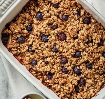 Baked oatmeal, η viral συνταγή για βρώμη στον φούρνο
