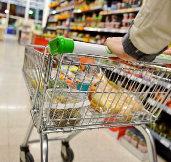 Εορταστικό ωράριο Πάσχα 2026: Πότε ξεκινά - Ποιες Κυριακές θα είναι τα καταστήματα ανοιχτά 