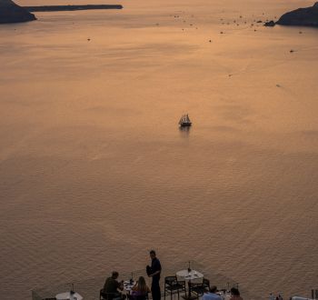 Ηφαίστεια 2026: Το Mavro Restaurant δημιουργεί μια ξεχωριστή γαστρονομική εμπεριά με φόντο το ηφαίστειο και την καλντέρα 