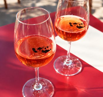 Vin d’Alsace: Το νέο wine bar 13 τ.μ. στο Παγκράτι που μας ταξιδεύει στην Αλσατία