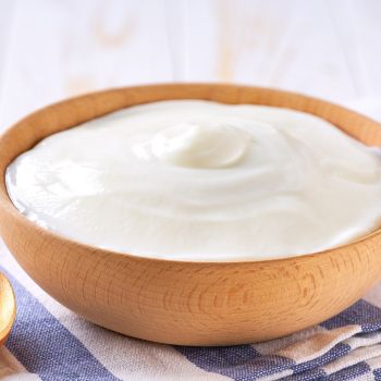Βρετανός καθηγητής προτείνει γιαούρτι στα παράθυρα για τη ζέστη
