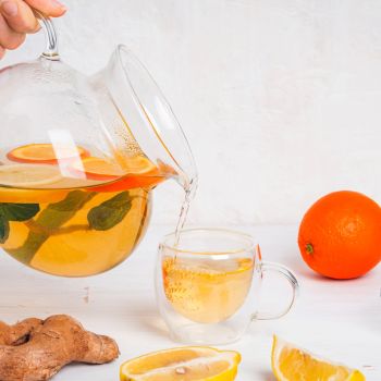 Τσάι με τζίντζερ, μέλι και φρέσκο πορτοκάλι
