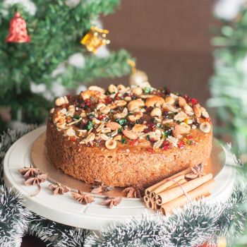 Βασιλόπιτα με ξηρούς καρπούς και φρούτα