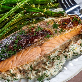 Πρέπει να αφαιρούμε την πέτσα του σολομού πριν το μαγείρεμα;