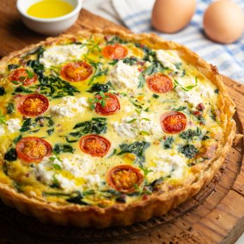 Κις με σπανάκι, τοματίνια και μοτσαρέλα