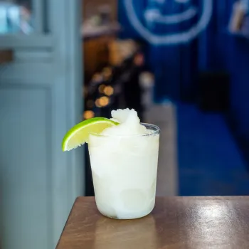 Caramelised frozen Piña Colada: Η παραλλαγή του Γιάννη Φρούντα στο Bonnot