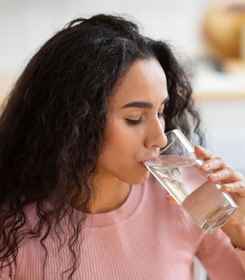 Τα ποτήρια νερό που πρέπει να πίνεις ημερησίως