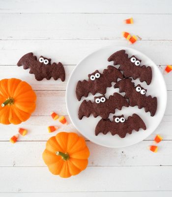 Μπισκότα με κακάο σε σχήμα νυχτερίδας για το Halloween 